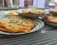 Pizza a la piedra de york y queso Familiar